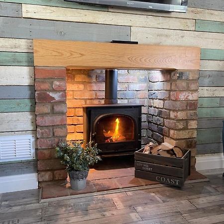 Den Of Joy Humberston Fitties Sleeps 6,Hot Tub,Log Burner Villa Cleethorpes Kültér fotó