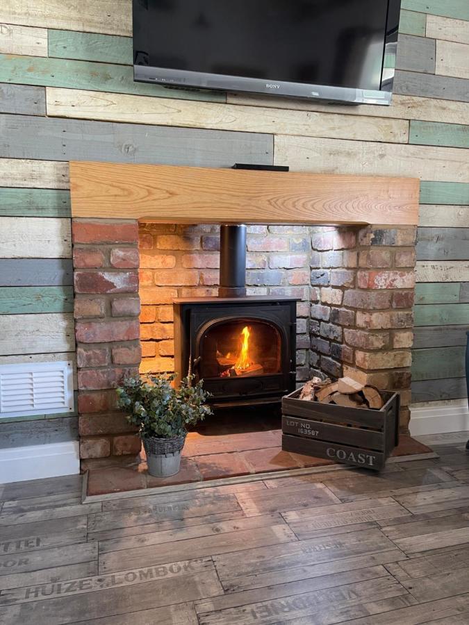 Den Of Joy Humberston Fitties Sleeps 6,Hot Tub,Log Burner Villa Cleethorpes Kültér fotó