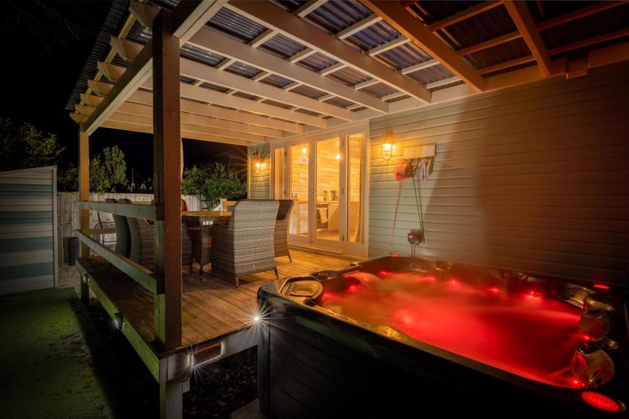 Den Of Joy Humberston Fitties Sleeps 6,Hot Tub,Log Burner Villa Cleethorpes Kültér fotó